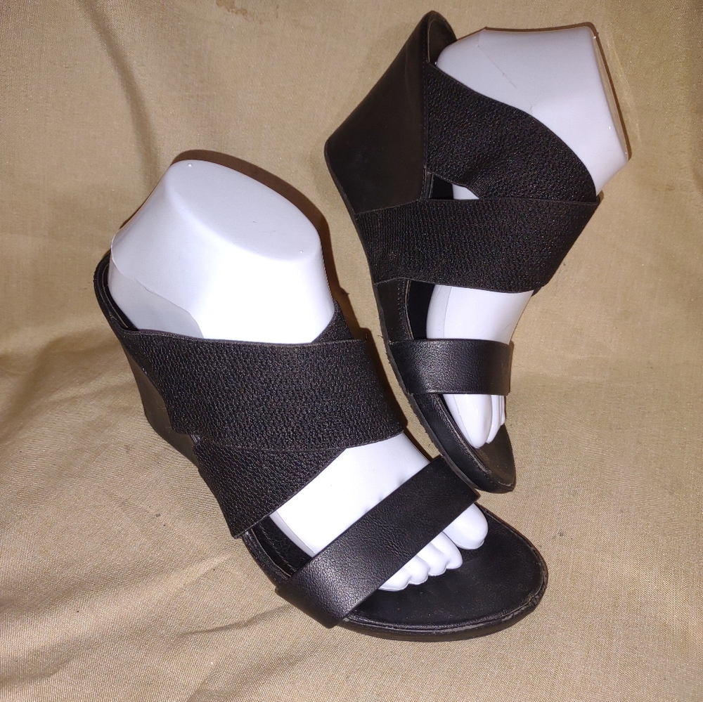 10 Kenneth Cole Criss-Cross Stretch Wedge Sandal EC